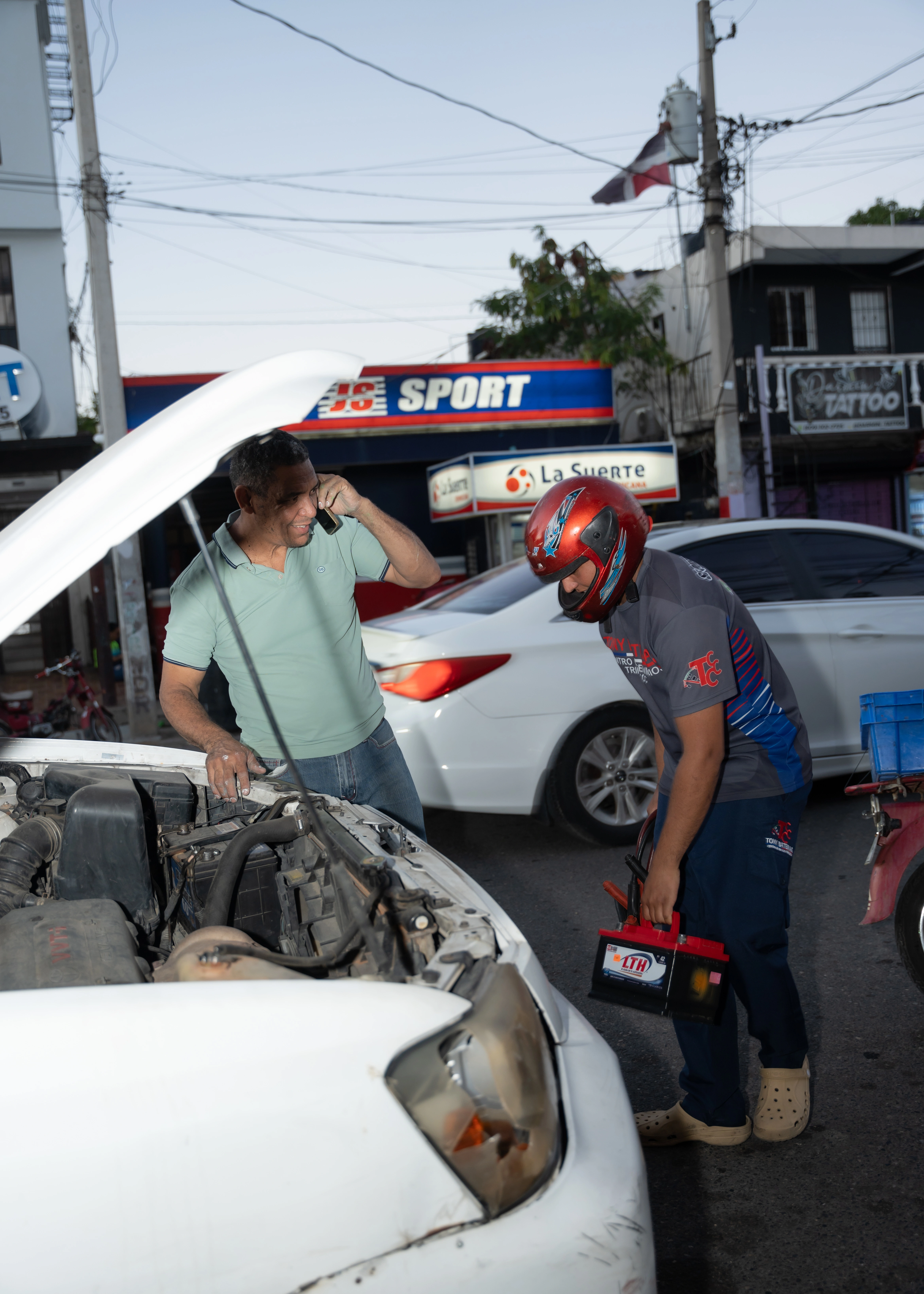 [Instalación de batería en vehículo]